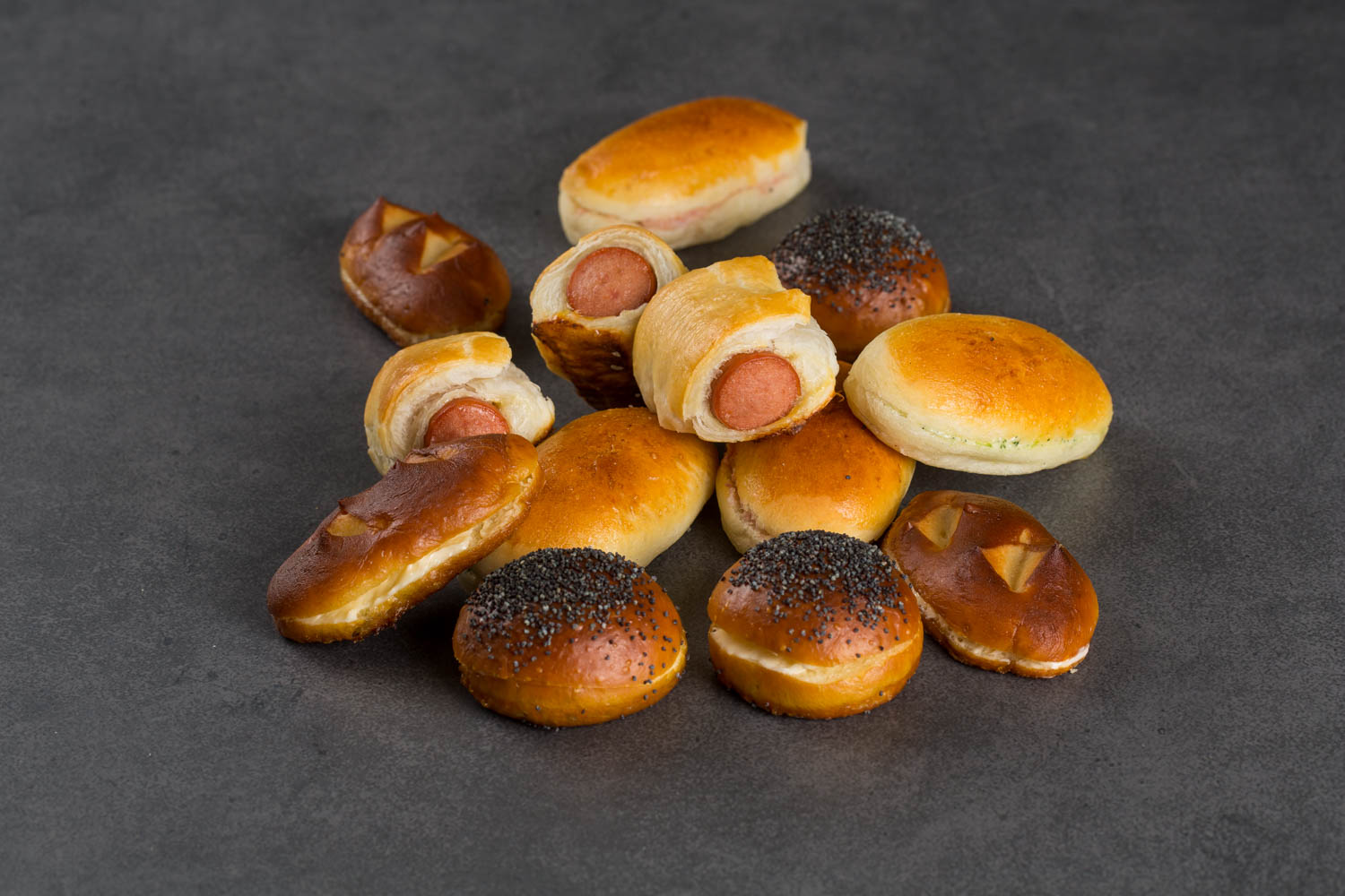 Assortiment de petits pains et feuilletés salés Hautlé